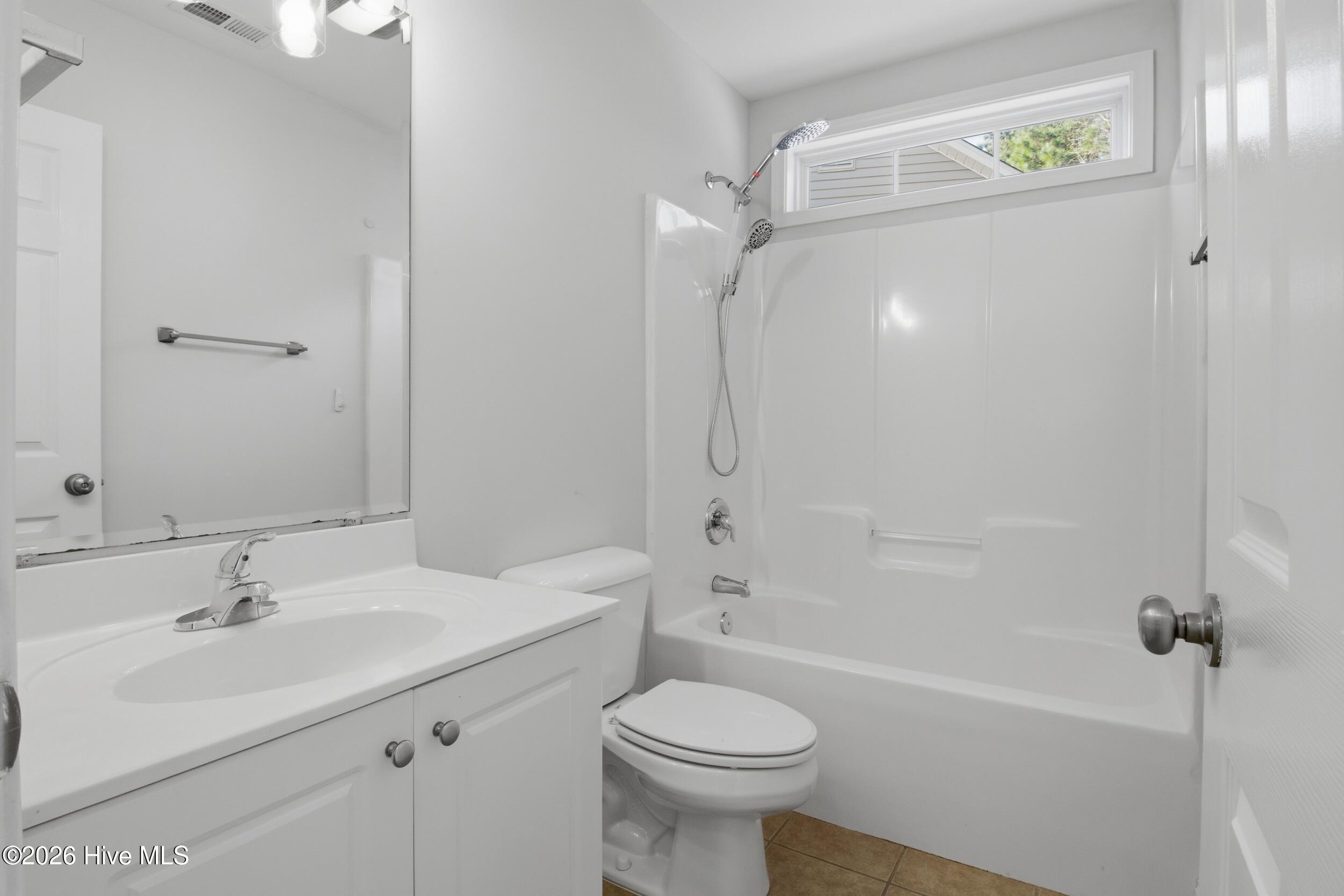 119 Woodford Road Northeast Leland, NC 28451 - Photo 24 of 41 28_hallwaybathroom