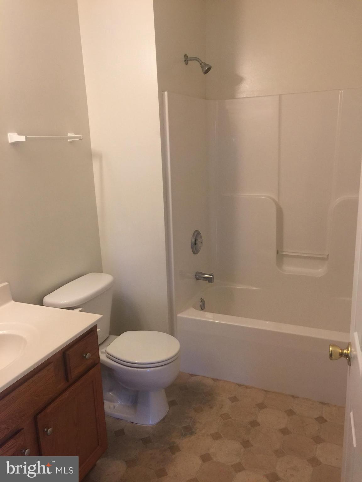 23 Nottingham Road Hagerstown, MD 21740 - Photo 14 of 21 Bath