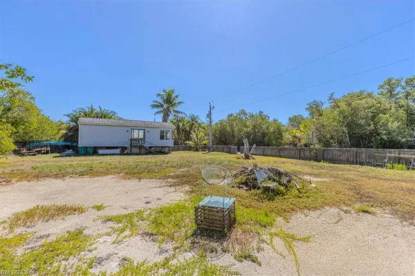 a view of a backyard and basketball court