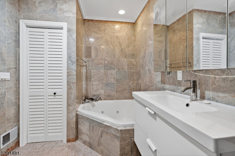 159 Palisade Avenue, Unit 2R Jersey City, NJ 07306 - Photo 21 of 26 a bathroom with a sink and a bathtub