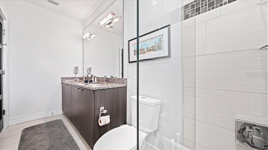 331 Muirfield Loop Reunion, FL 34747 - Photo 20 of 100 a bathroom with a toilet a sink and mirror