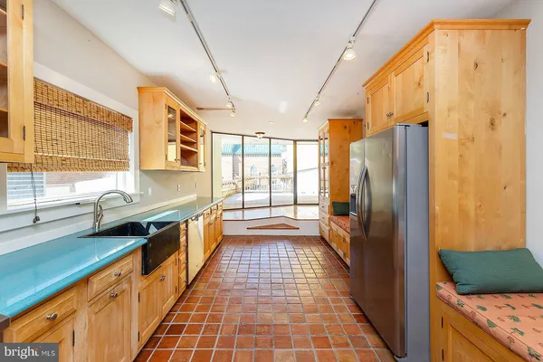 $2,500 | 7 North Loudoun Street, Unit 1/2, Winchester, VA 22601