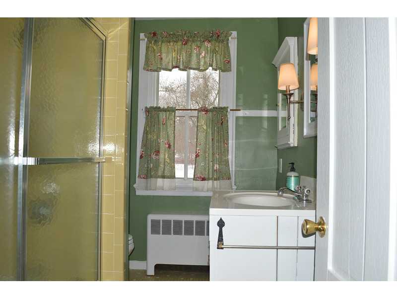 211 Harris Road Smithfield, RI 02917 - Photo 11 of 23 Bathroom.