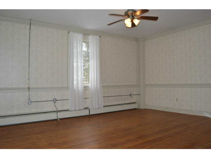 211 Harris Road Smithfield, RI 02917 - Photo 8 of 23 Living Room.
