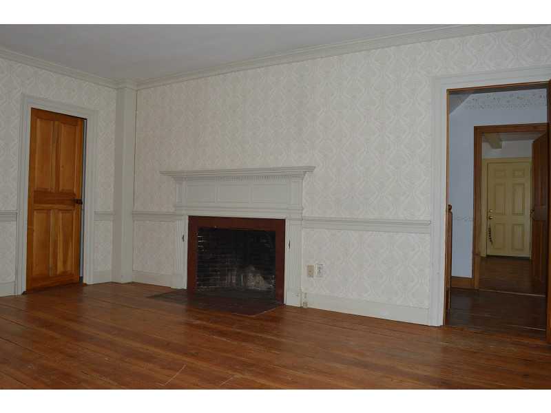 211 Harris Road Smithfield, RI 02917 - Photo 9 of 23 Living Room.