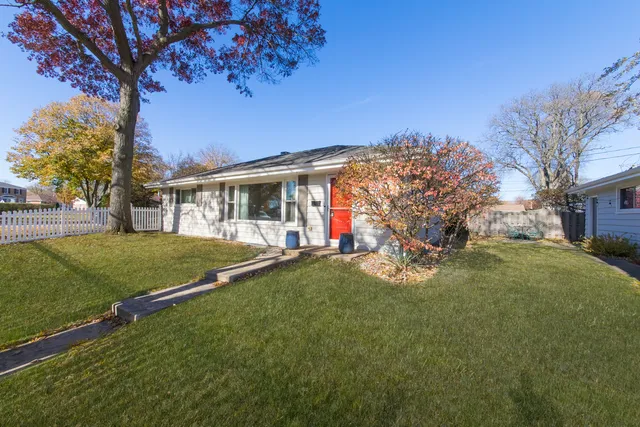 $489,900 | 101 North Pine Street, Mount Prospect, IL 60056