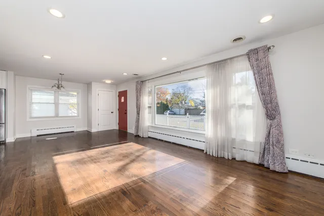 $489,900 | 101 North Pine Street, Mount Prospect, IL 60056