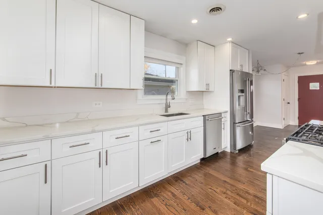 $489,900 | 101 North Pine Street, Mount Prospect, IL 60056