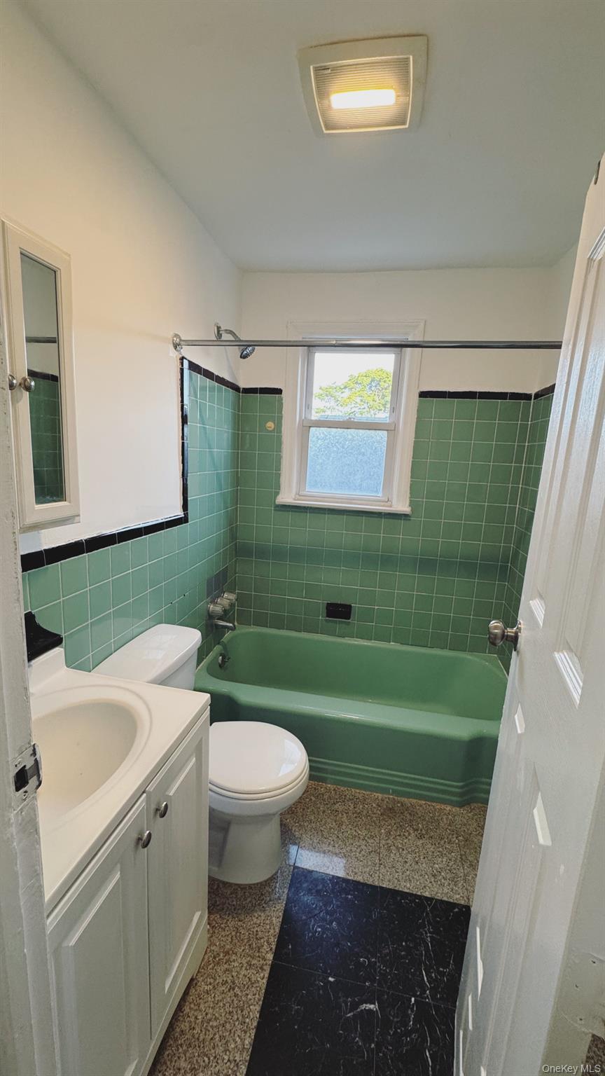 65 Huntsbridge Road Yonkers, NY 10704 - Photo 17 of 19