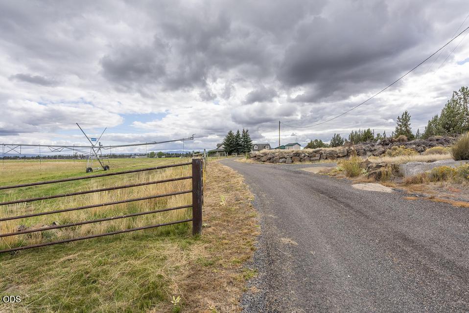 24585 Dodds Road Bend, OR 97701 - Photo 14 of 114