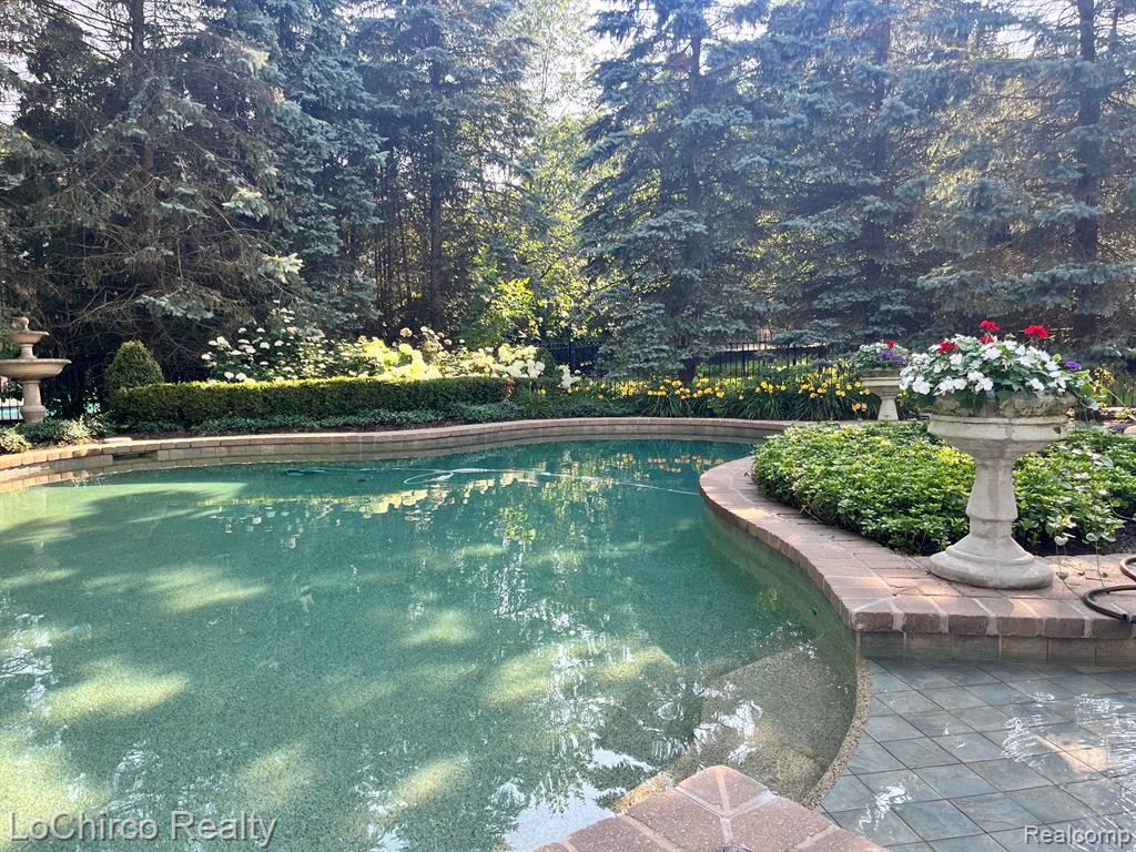 1773 Skyline Drive Rochester Hills, MI 48306 - Photo 34 of 36