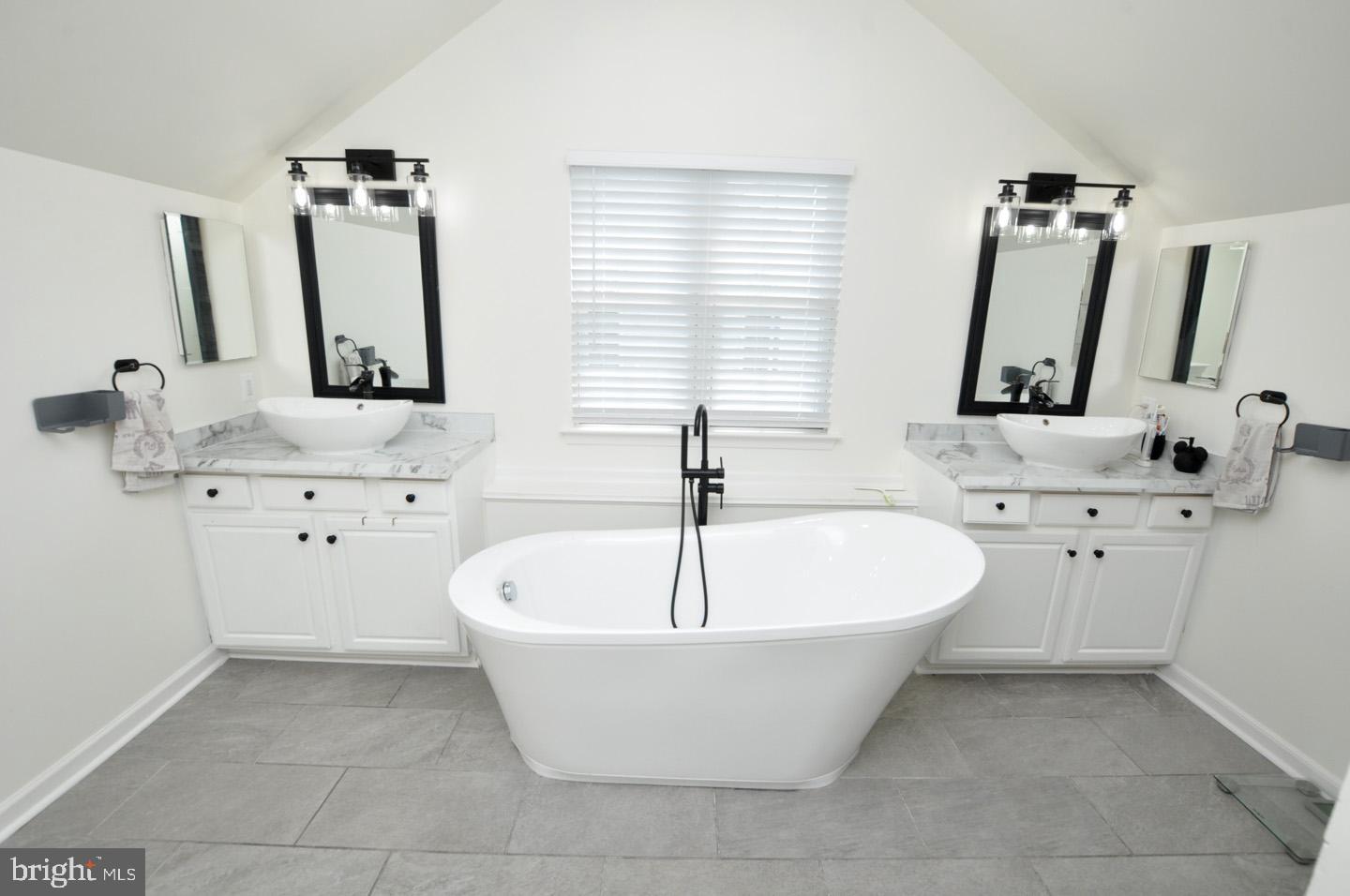 8 Jasmine Way Sewell, NJ 08080 - Photo 24 of 38 a bathroom with a bathtub sink and mirror