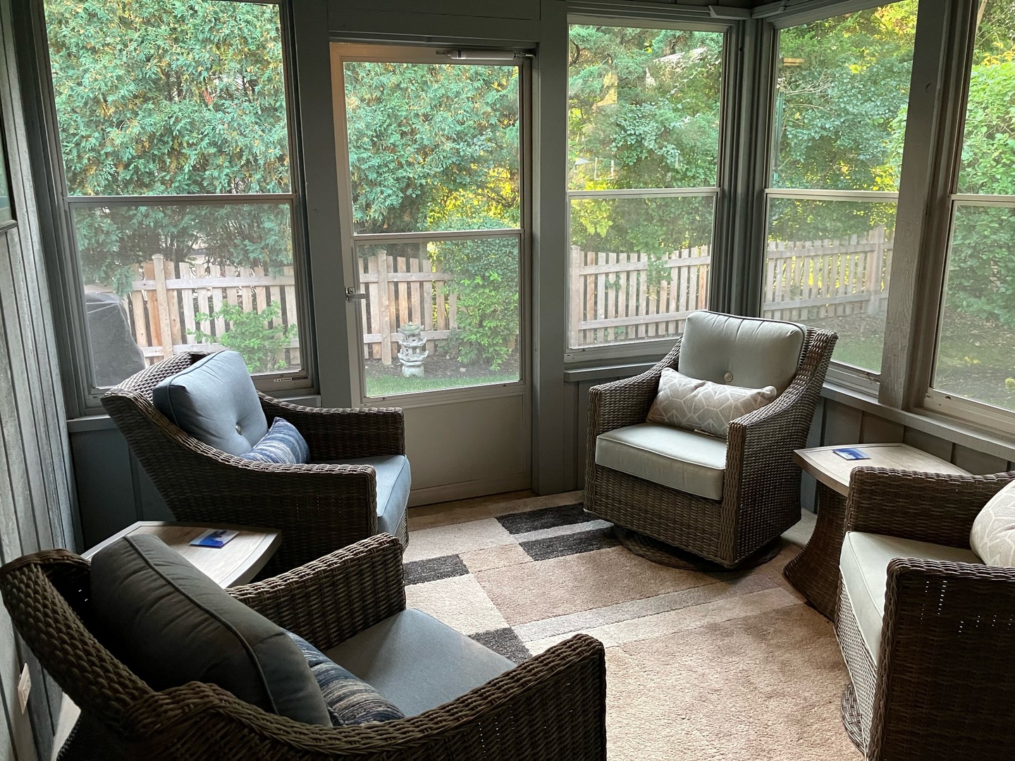 1611 Pfingsten Road Northbrook, IL 60062 - Photo 2 of 5 a living room with furniture and a window