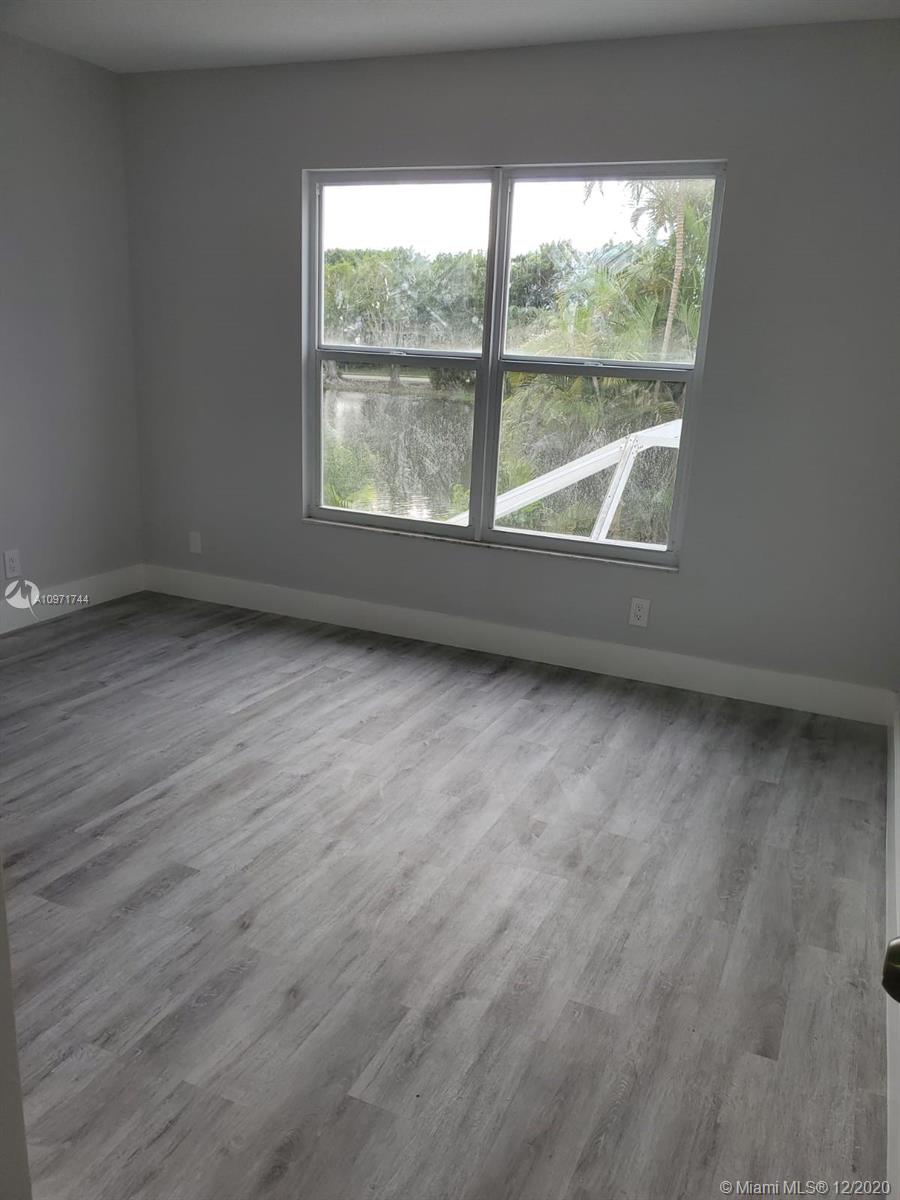 10516 Plainview Circle Boca Raton, FL 33498 - Photo 14 of 18 Gallery Image 14