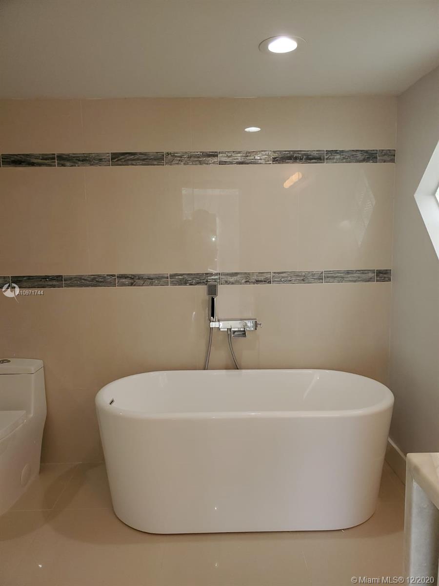 10516 Plainview Circle Boca Raton, FL 33498 - Photo 8 of 18 Gallery Image 8