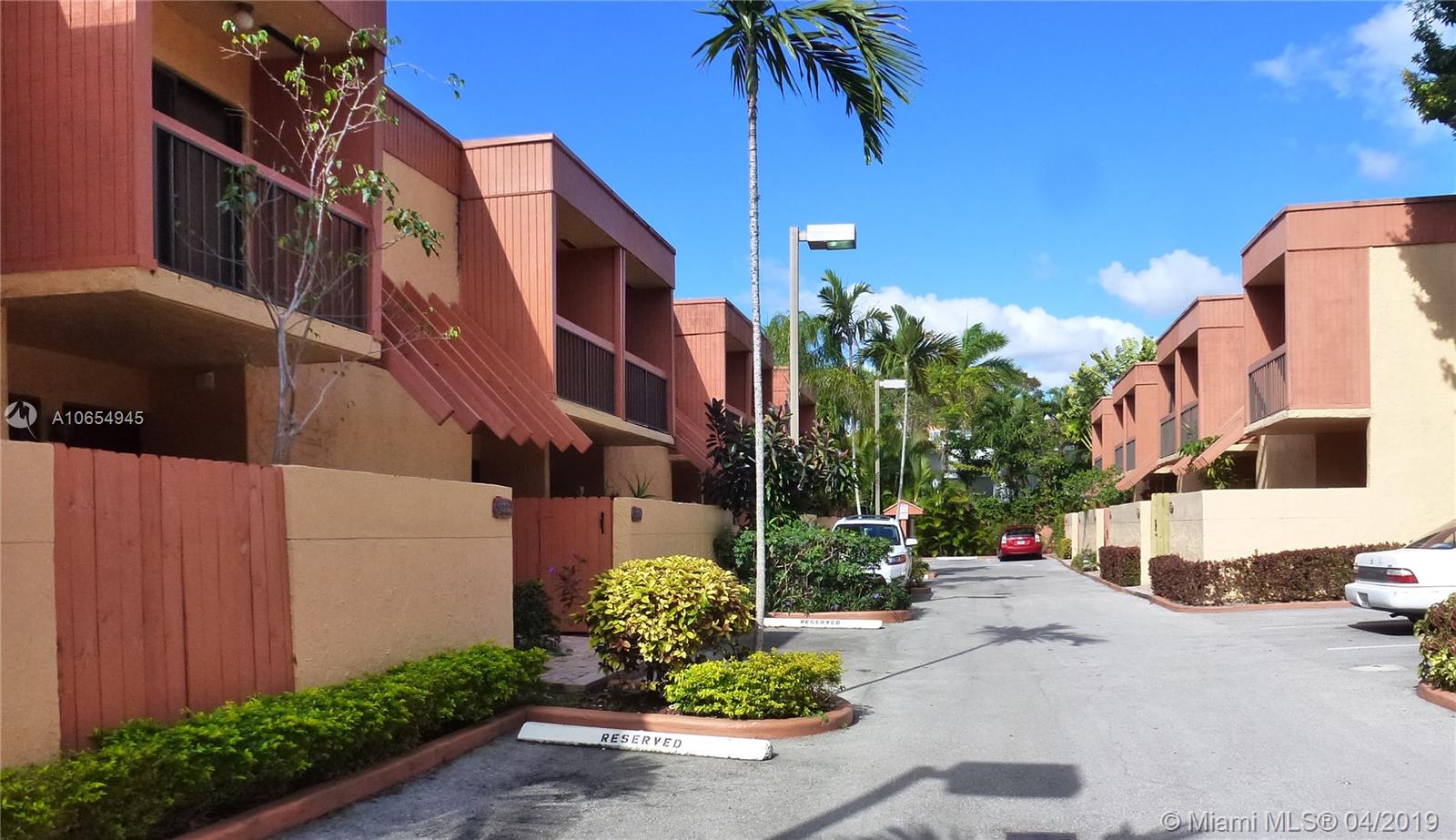 3214 West Trade Avenue, Unit III5 Miami, FL 33133 - Photo 1 of 12 Driveway View...