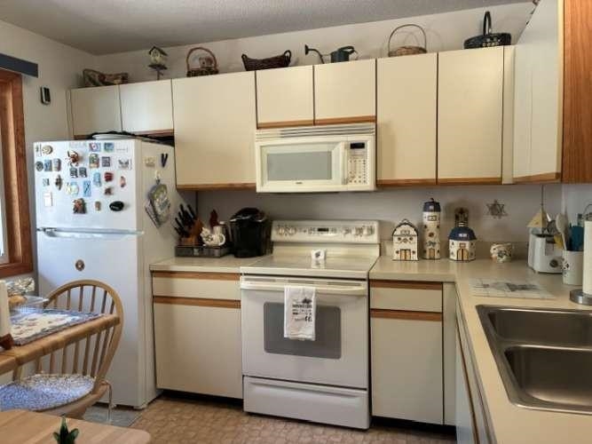 11 Hummingbird Road, Unit 6 Lincoln, NH 03251 - Photo 2 of 20