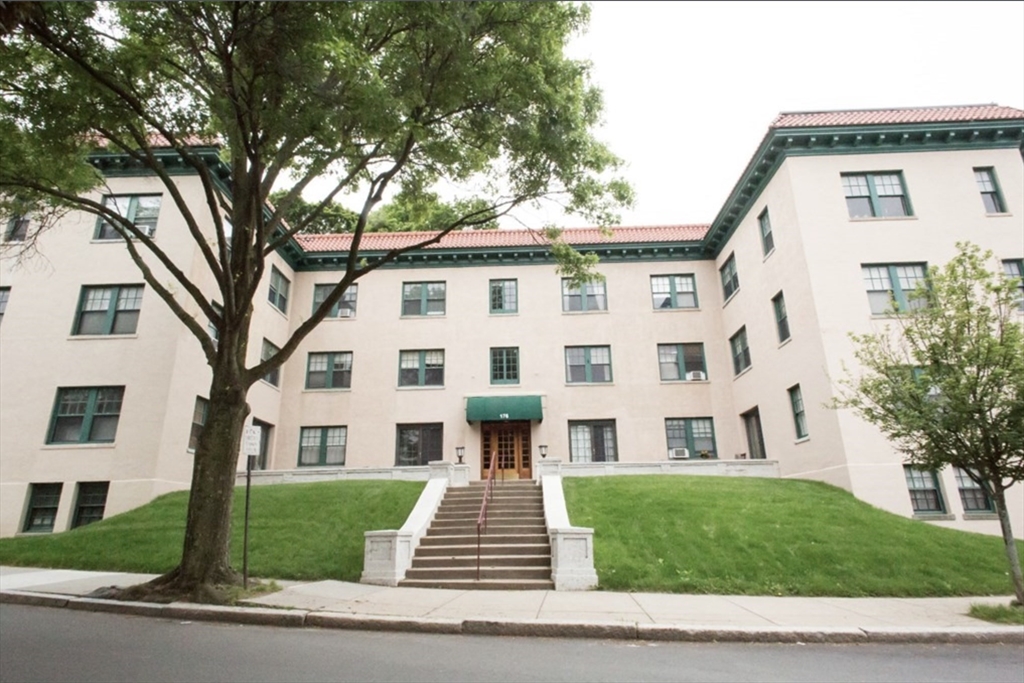 176 Winthrop Road, Unit 8 Brookline, MA 02445 - Photo 9 of 9