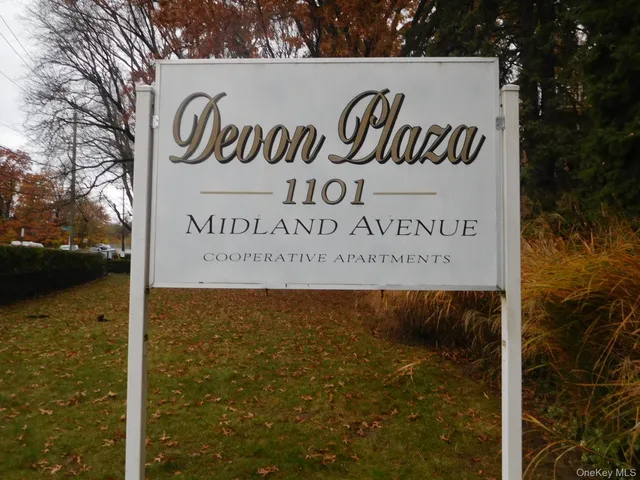 a sign broad on the side of a building