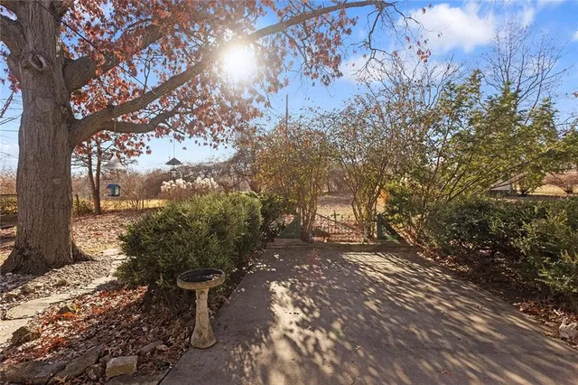 $385,000 | 1954 Lake Terrace, Independence, MO 64055