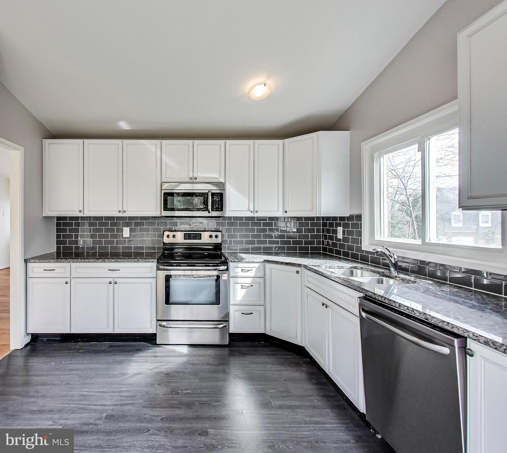 7916 Fenway Road Bethesda, MD 20817 - Photo 9 of 36 Granite Counters & Tile Backsplash