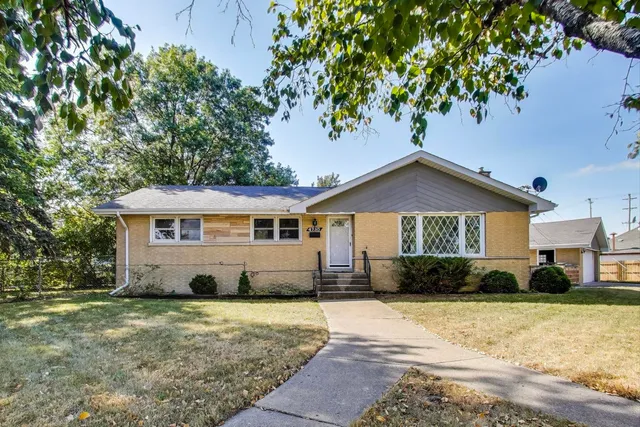 $399,000 | 4735 West 122nd Street, Alsip, IL 60803