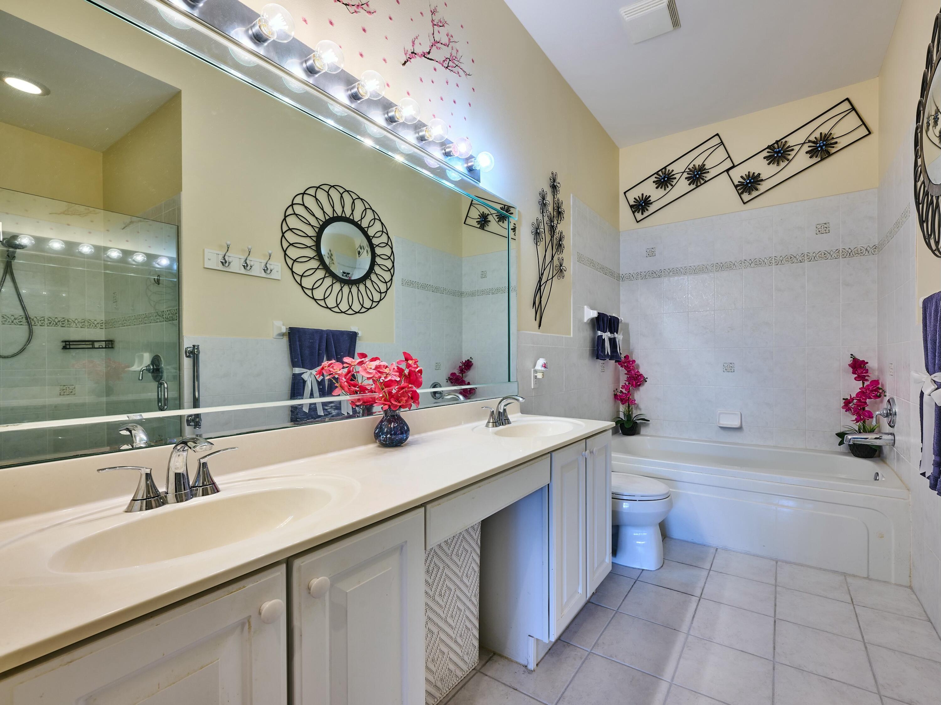 8421 Vía Serena Boca Raton, FL 33433 - Photo 8 of 46 Primary Bathroom