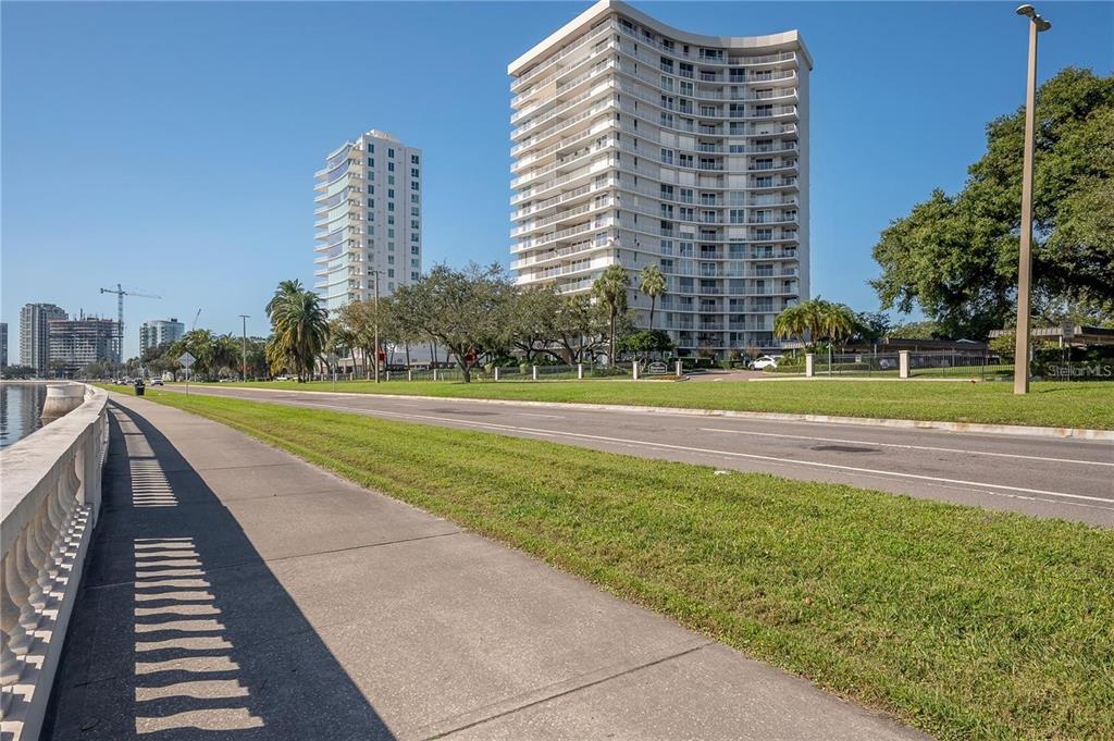2611 Bayshore Boulevard, Unit 806 Tampa, FL 33629 - Photo 24 of 35 a view of a city with tall buildings
