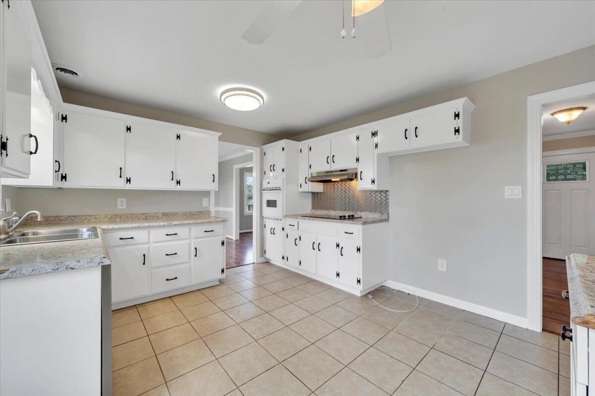 640 Olney Road Vinton, VA 24179 - Photo 17 of 59 18-MIB04177