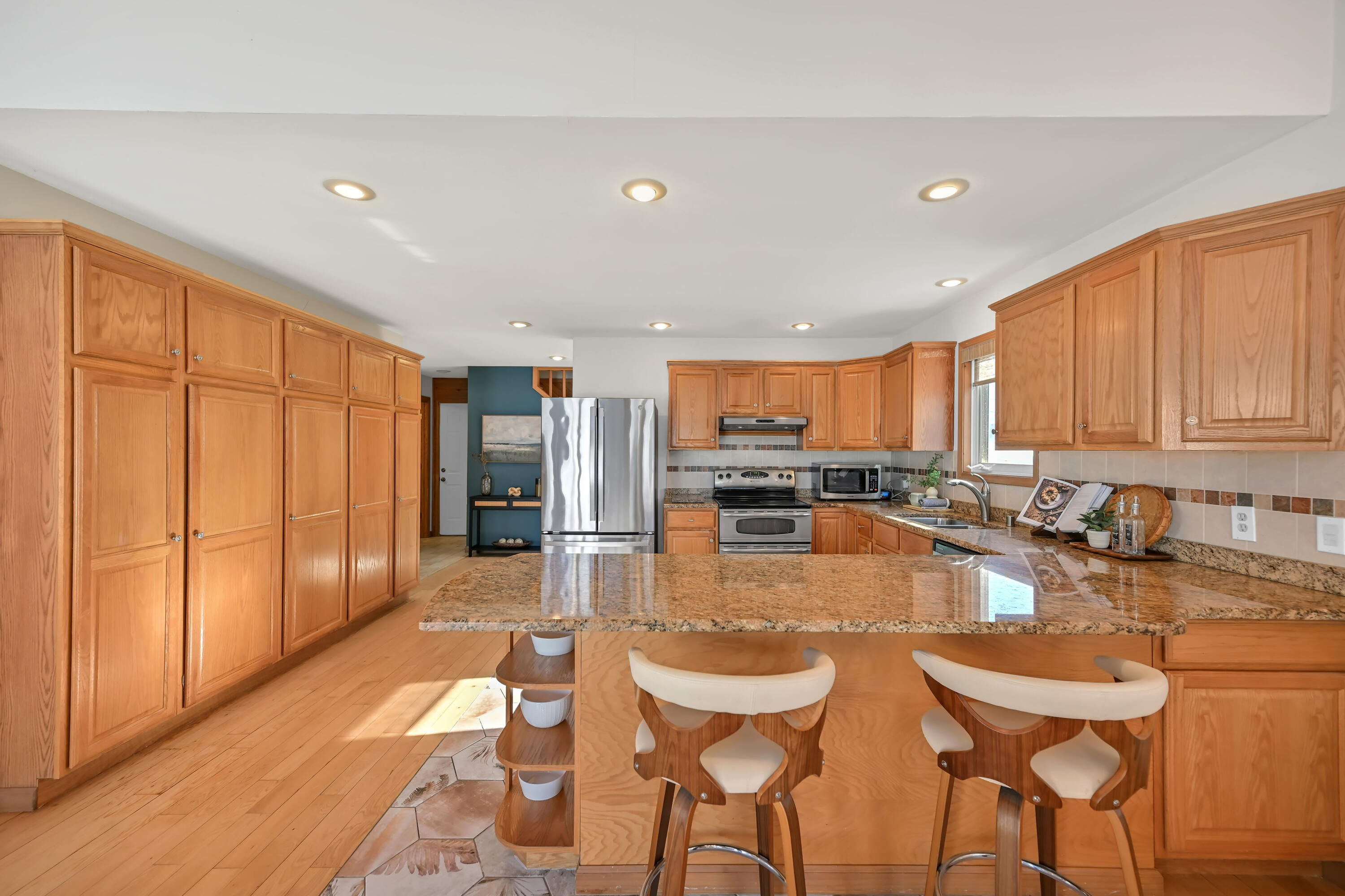 2135 West Shore Drive Delafield, WI 53018 - Photo 15 of 49 Loads of cabinet space