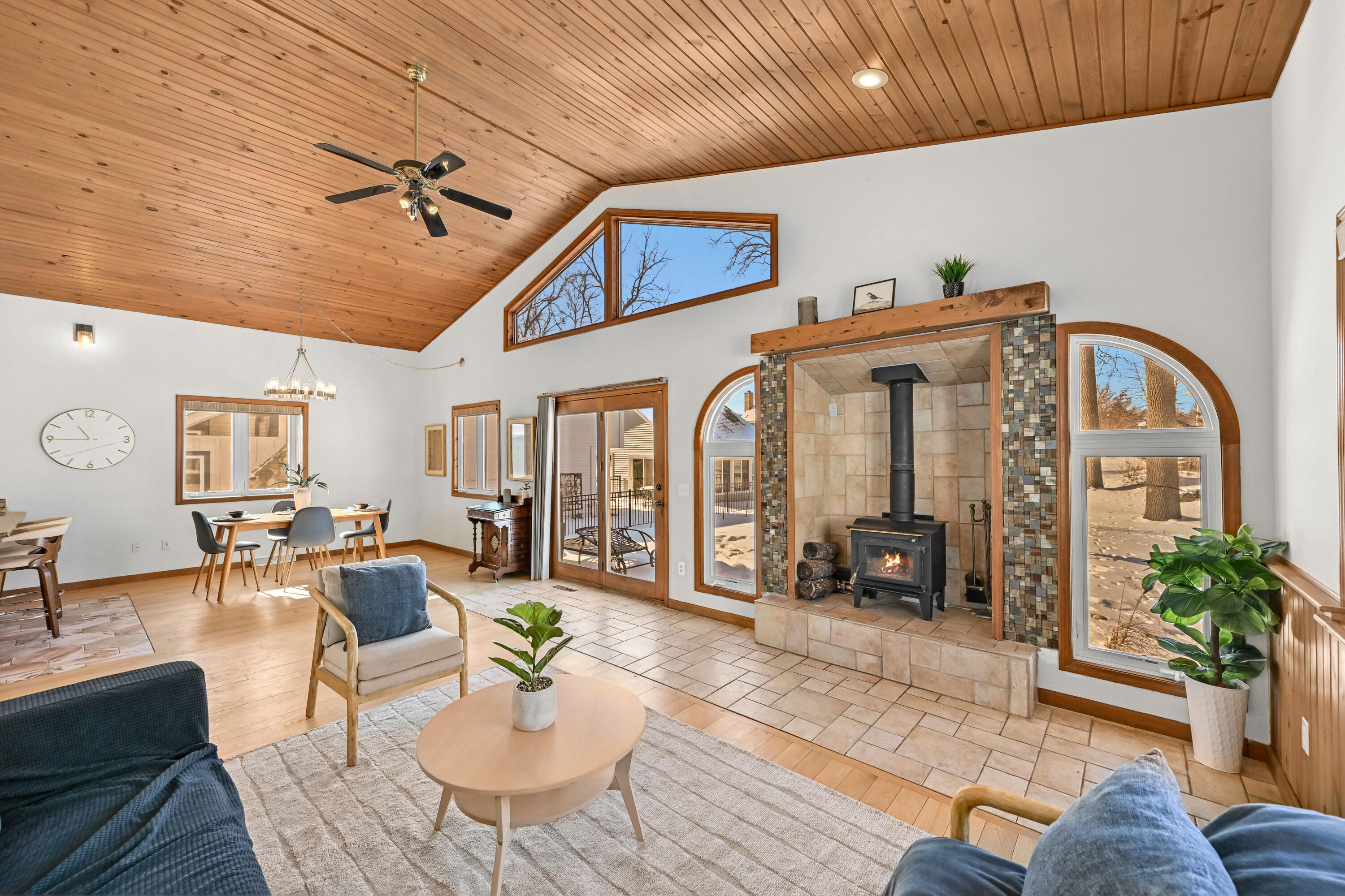 2135 West Shore Drive Delafield, WI 53018 - Photo 19 of 49 Loads of natural light