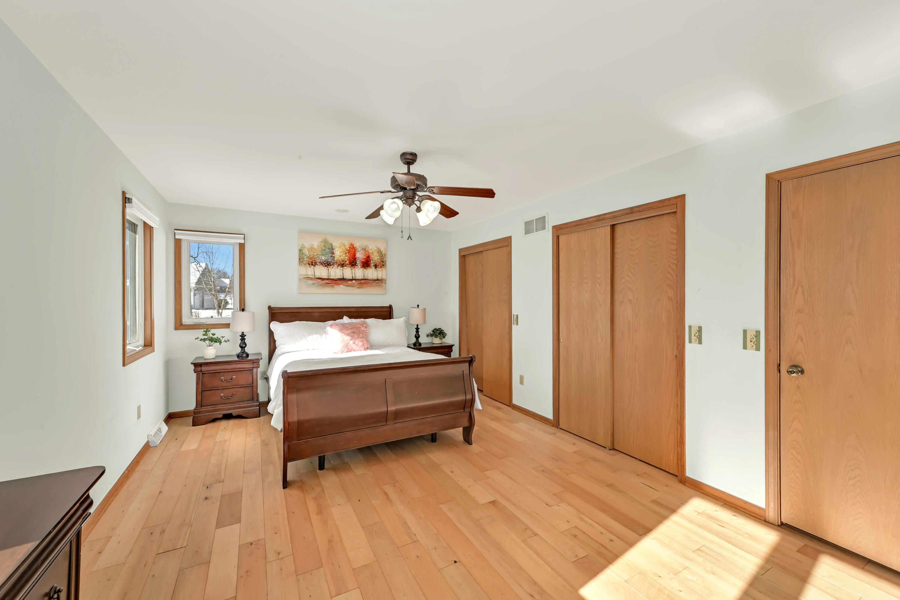 2135 West Shore Drive Delafield, WI 53018 - Photo 23 of 49 Primary bedroom