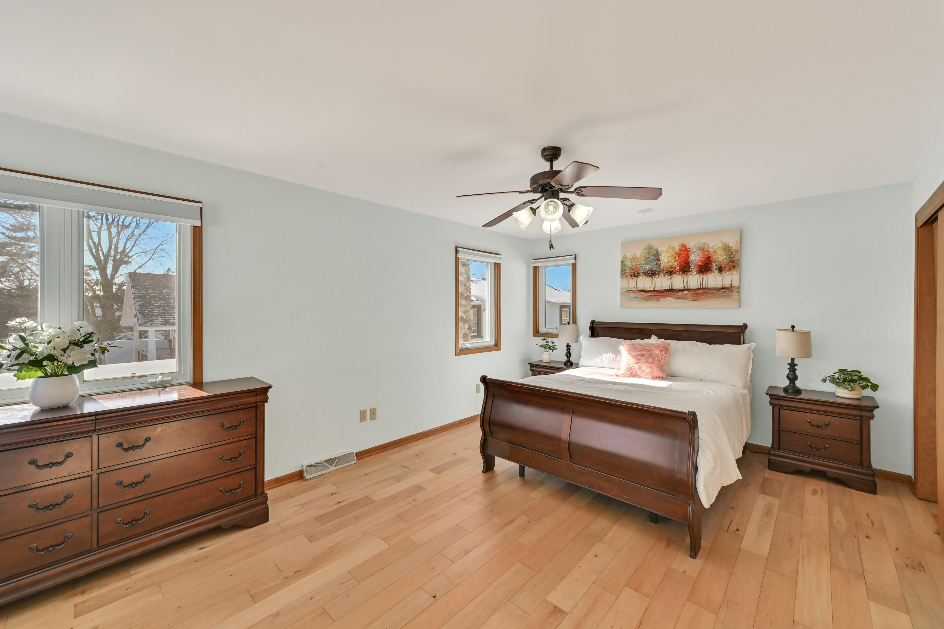 2135 West Shore Drive Delafield, WI 53018 - Photo 24 of 49 Primary bedroom