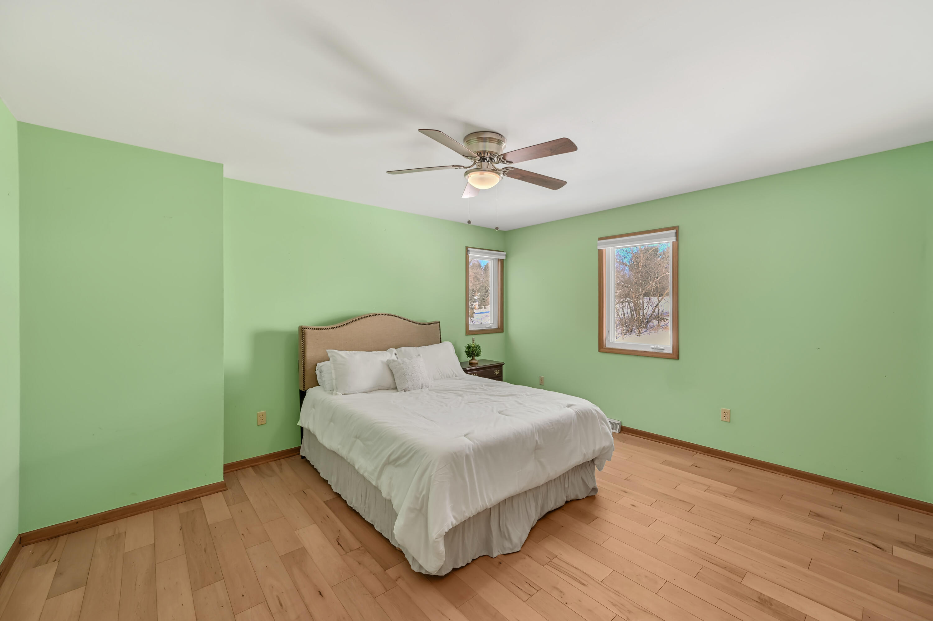 2135 West Shore Drive Delafield, WI 53018 - Photo 28 of 49 3rd Bedroom upstairs