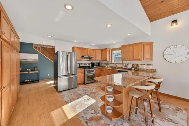 $640,000 | 2135 West Shore Drive, Delafield, WI 53018