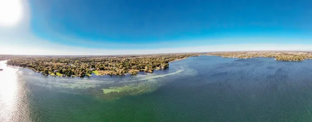 $640,000 | 2135 West Shore Drive, Delafield, WI 53018