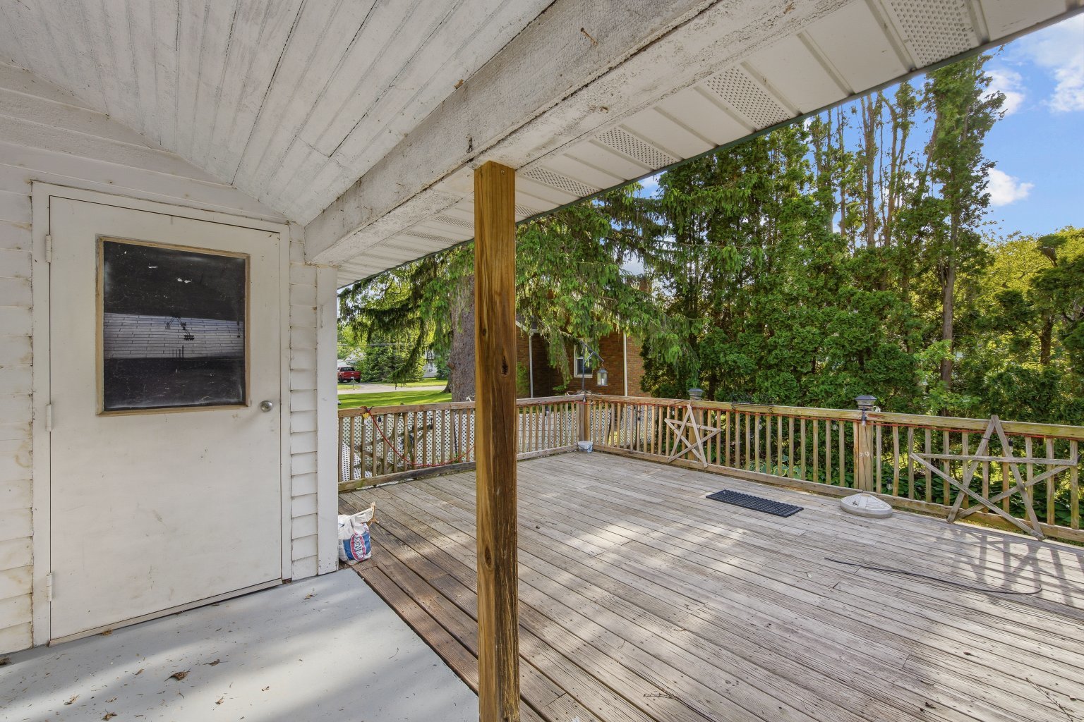 200 West Locust Street Cambridge, IL 61238 - Photo 11 of 32 a view of a porch