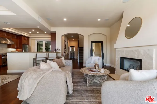 $1,975,000 | 23963 De Ville Way, Malibu, CA 90265