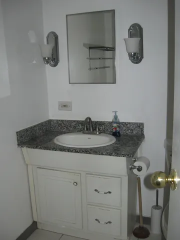 $2,750 | 1339 North Dearborn Street, Unit 2D, Chicago, IL 60610