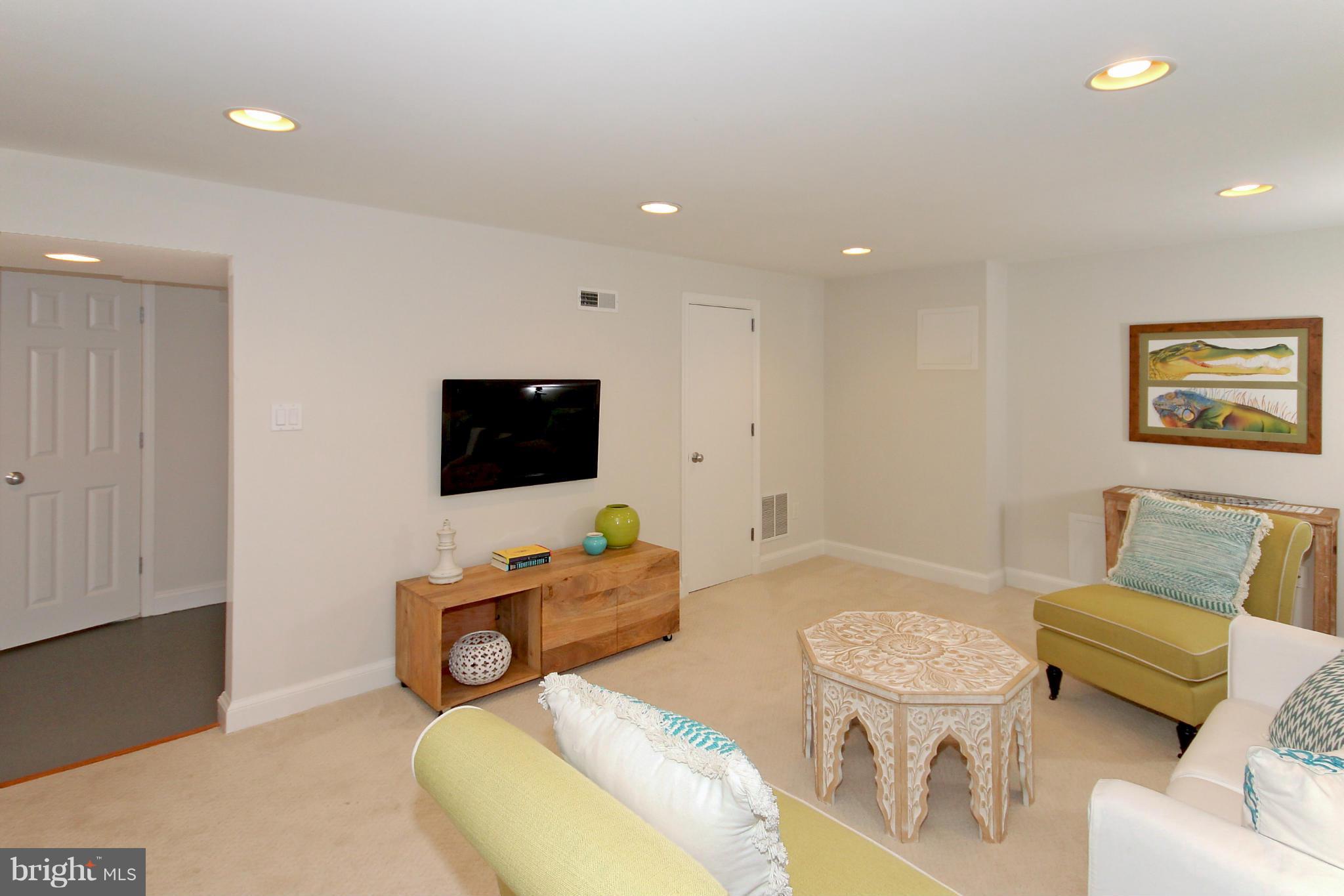 6005 Cobalt Road Bethesda, MD 20816 - Photo 18 of 30 Family Room