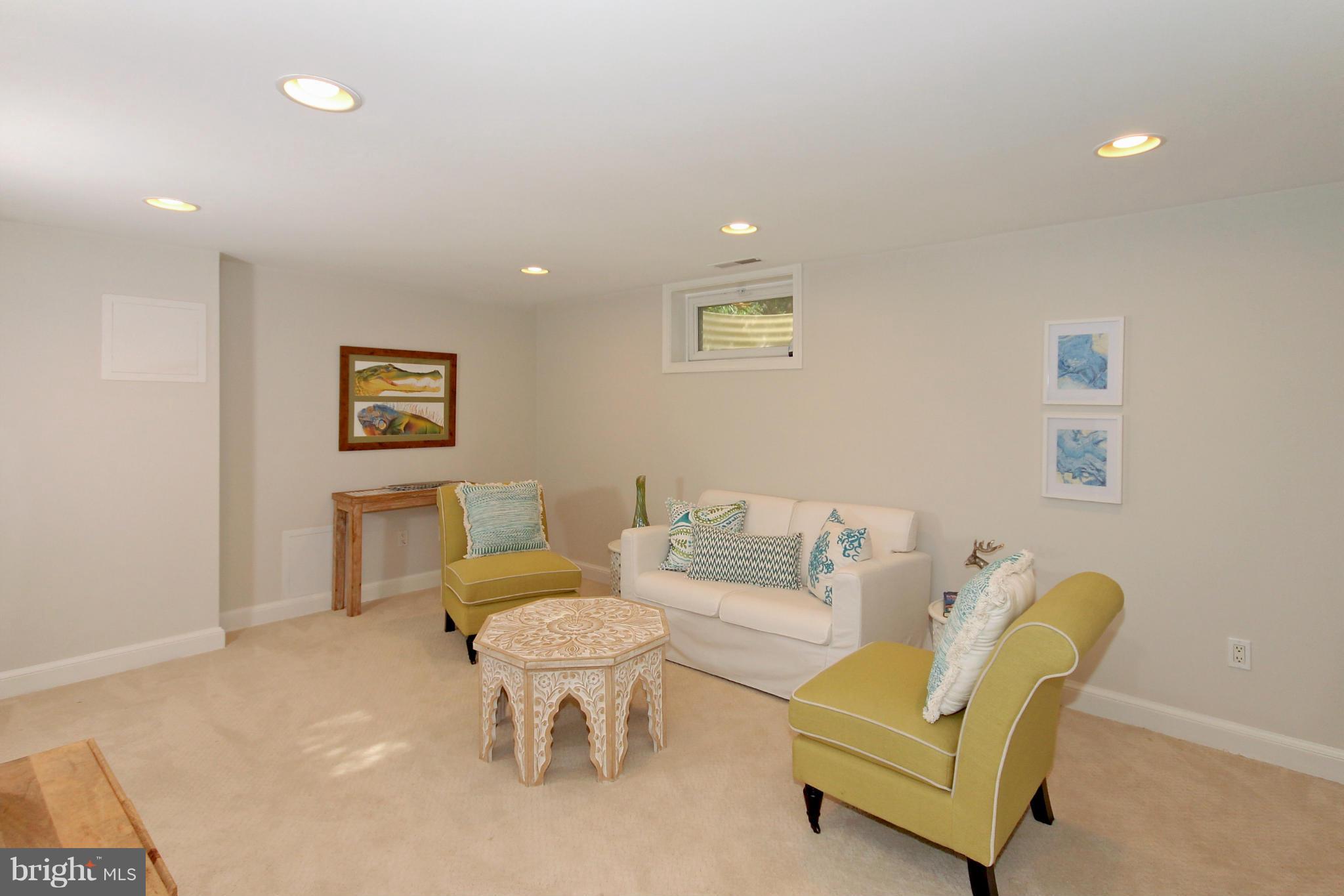 6005 Cobalt Road Bethesda, MD 20816 - Photo 19 of 30 Family Room