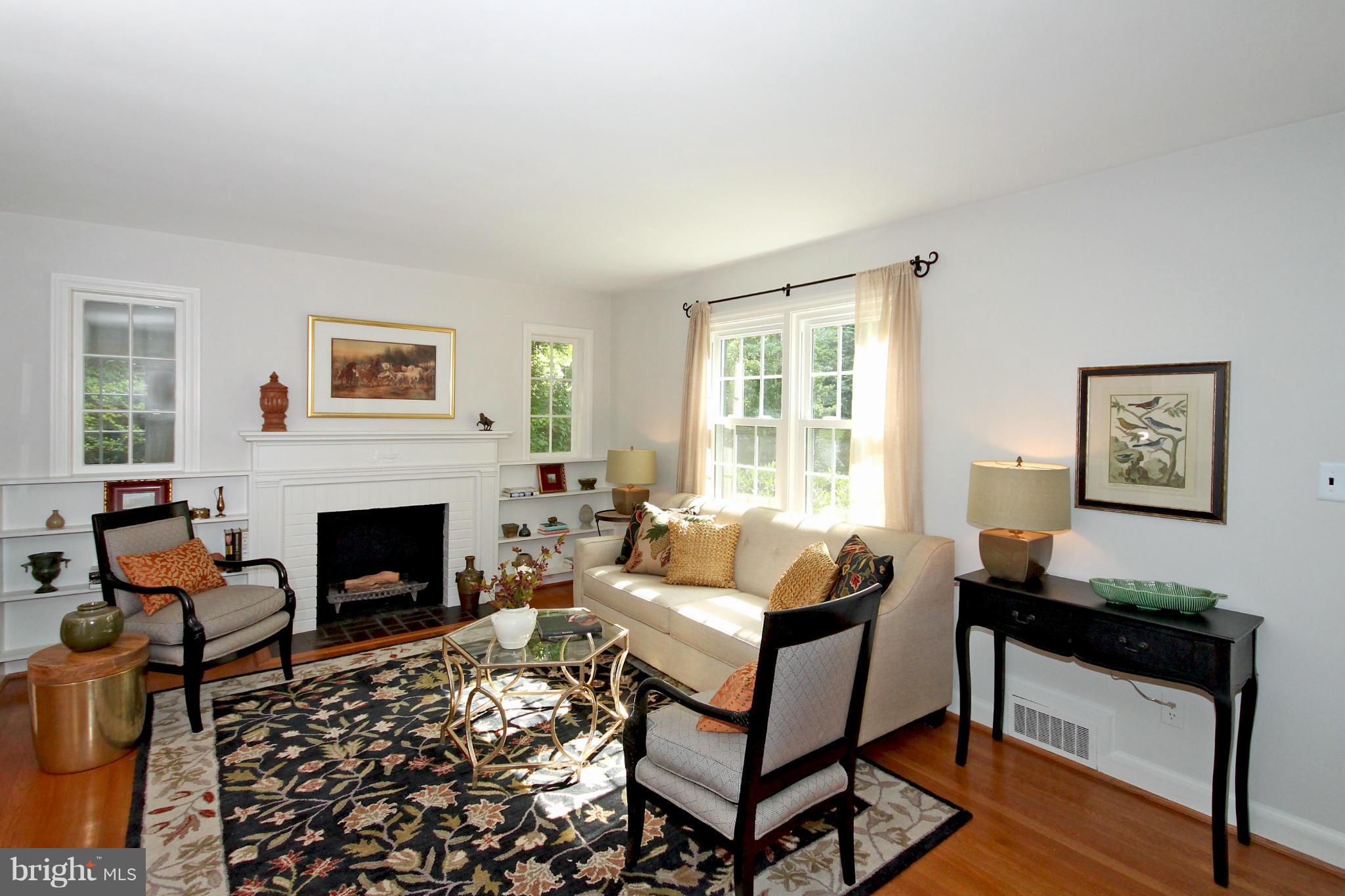 6005 Cobalt Road Bethesda, MD 20816 - Photo 3 of 30 Living Room