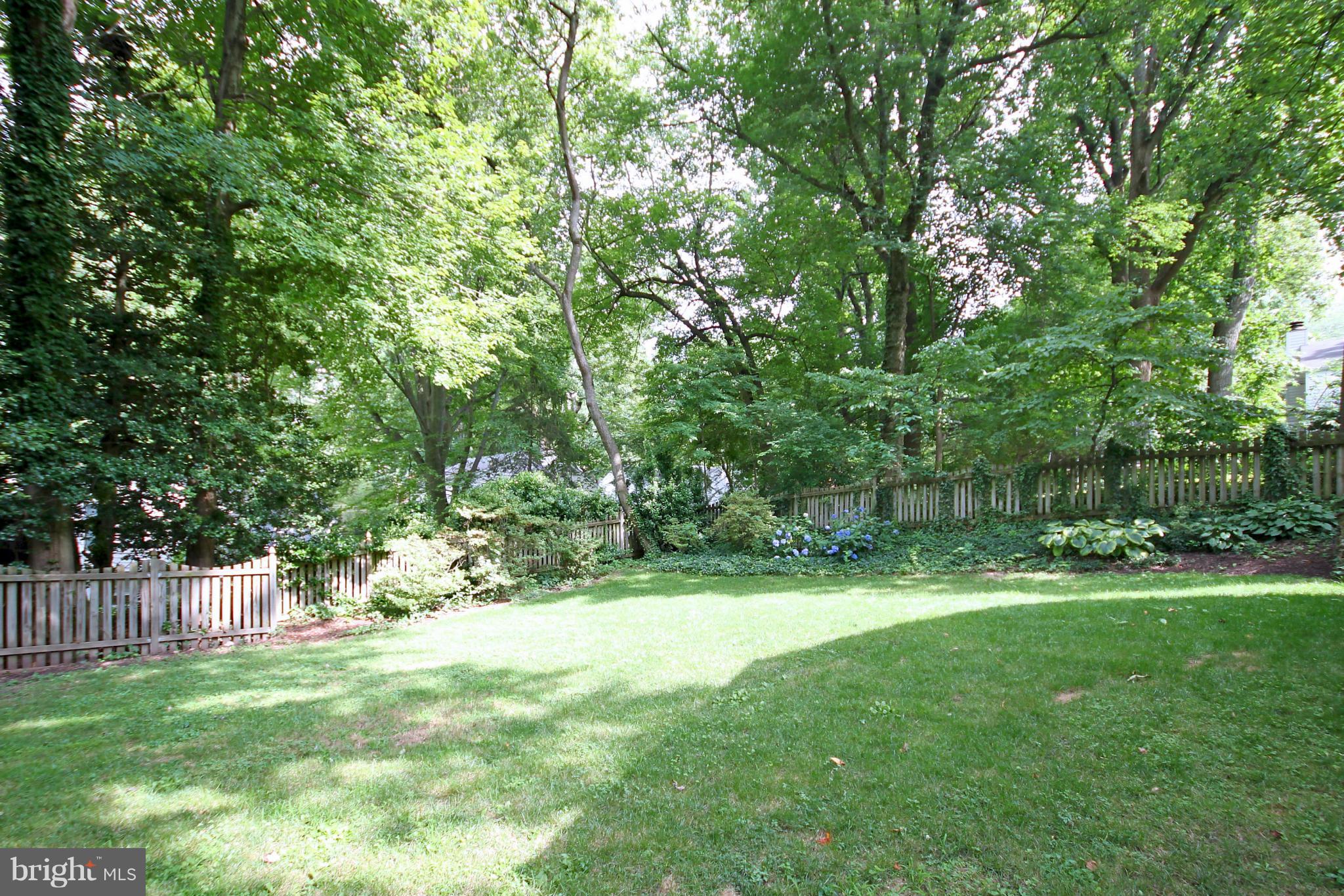 6005 Cobalt Road Bethesda, MD 20816 - Photo 25 of 30 Large Backyard