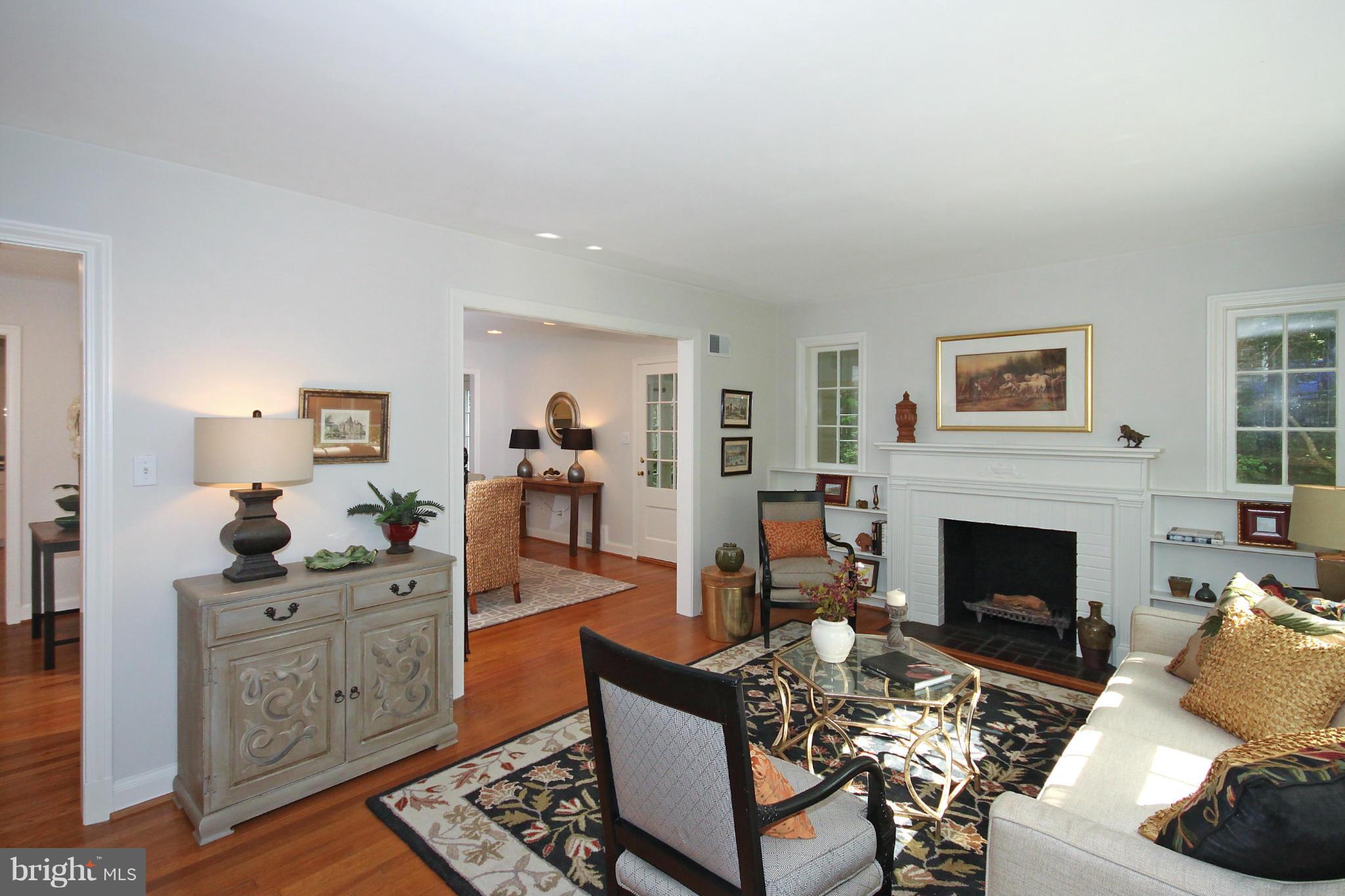6005 Cobalt Road Bethesda, MD 20816 - Photo 4 of 30 Living Room