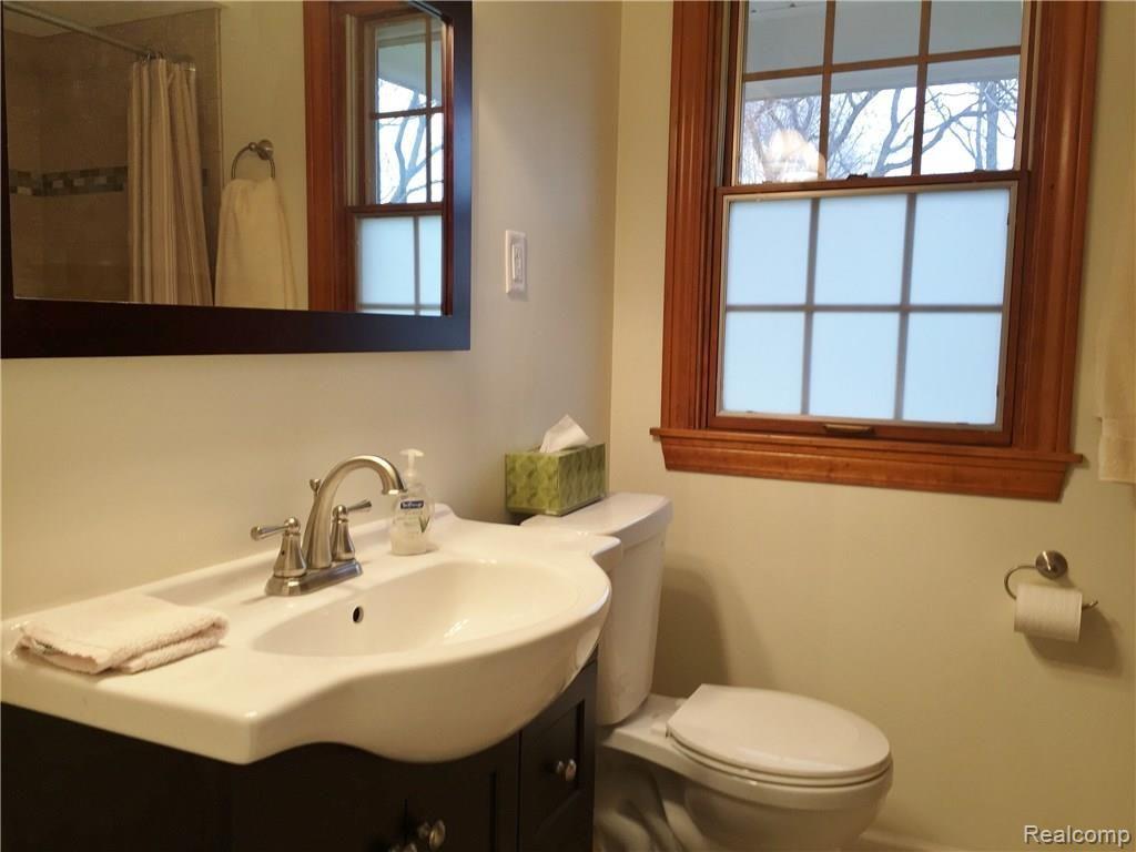 737 Shoreham Road Grosse Pointe, MI 48236 - Photo 11 of 21 Full bath