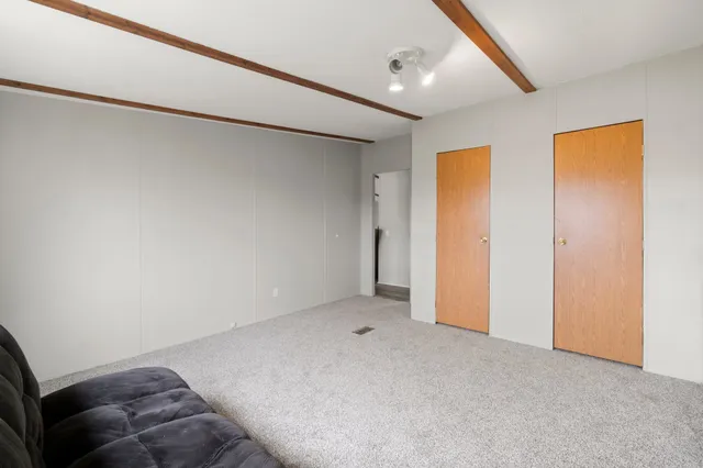 a view of livingroom with furniture