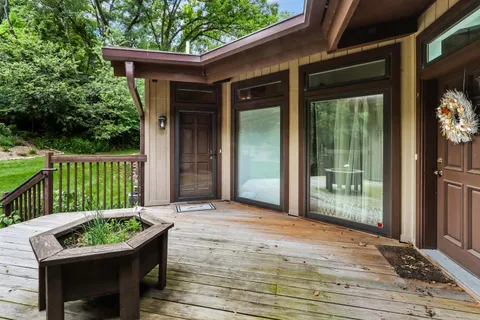 $639,000 | 850 Hillside Drive, Unit GG1, Fontana, WI 53125