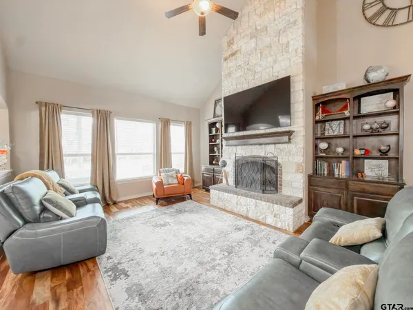 $489,900 | 302 Parkview Court, Whitehouse, TX 75791