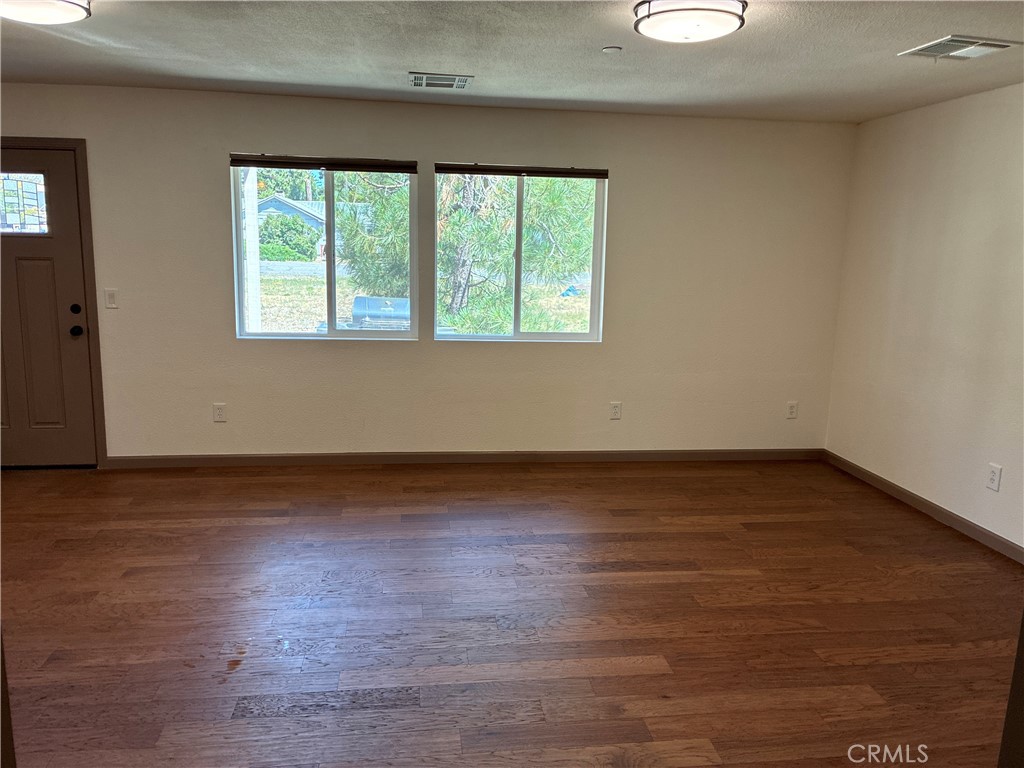761 Pine Way Chester, CA 96020 - Photo 11 of 20 Living Room