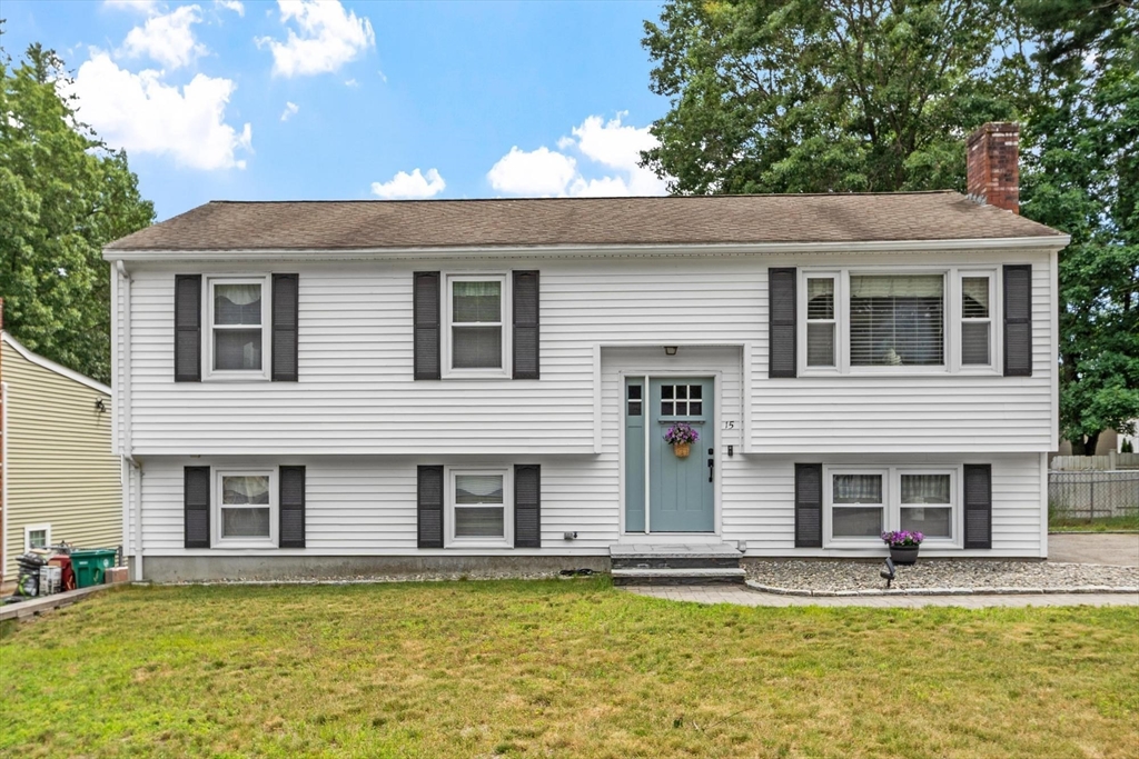 15 Dallas Road Lowell, MA 01854 - Photo 3 of 36